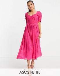 Tilbud: ASOS DESIGN Petite ruched front pleated midi dress with shirred waist in chevron dobby in hot pink kr 23 på Asos