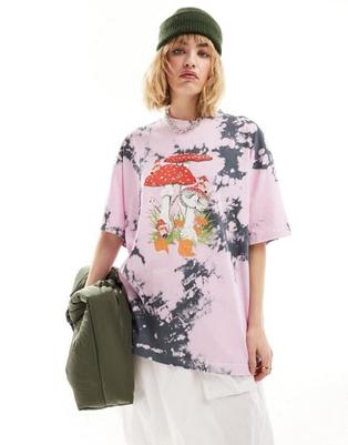 Tilbud: ASOS DESIGN oversized t-shirt with mushroom graphic in all over tie dye kr 20 på Asos