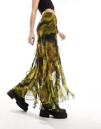 Tilbud: Miss Selfridge chiffon ruffle split maxi skirt in green floral kr 29,99 på Asos