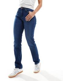 Tilbud: Wrangler straight fit jeans in dark vintage wash kr 99,95 på Asos