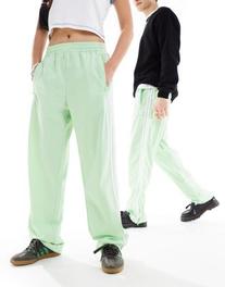 Tilbud: Adidas Originals unisex firebird track pants in pastel green kr 65 på Asos