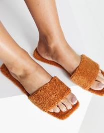 Tilbud: Simmi London towelling flat sandal in brown kr 11,5 på Asos
