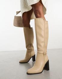 Tilbud: River Island knee high boot with buckle detail in beige kr 66,5 på Asos