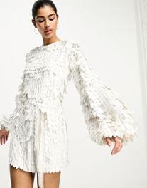 Tilbud: ASOS DESIGN all over feather sequin embellished long sleeved mini dress in white kr 66,5 på Asos