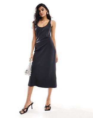 Tilbud: Pretty Lavish satin slip maxi dress in black kr 98,99 på Asos