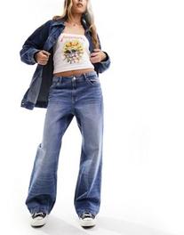 Tilbud: Bershka baggy wide leg jeans in vintage mid blue kr 25,19 på Asos