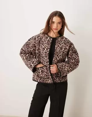 Tilbud: Nobody's Child quilted jacket in leopard print kr 181,99 på Asos