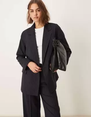 Tilbud: New Look pinstripe oversized blazer co-ord in navy kr 64,99 på Asos