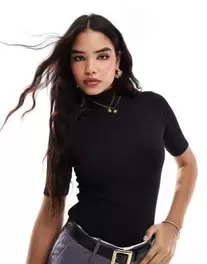 Tilbud: French Connection turtle neck rib top in black kr 36,99 på Asos