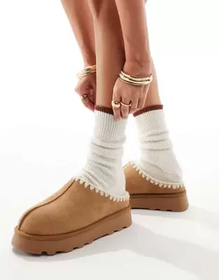 Tilbud: South Beach Sheepskin Slip On Platform Mules in Tan kr 55 på Asos