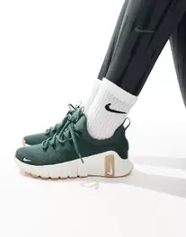 Tilbud: Nike Training Free Metcon 6 trainers in green kr 119,99 på Asos