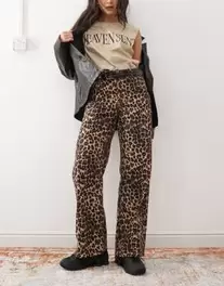 Tilbud: Monki mid rise trousers in brown leopard print kr 32 på Asos