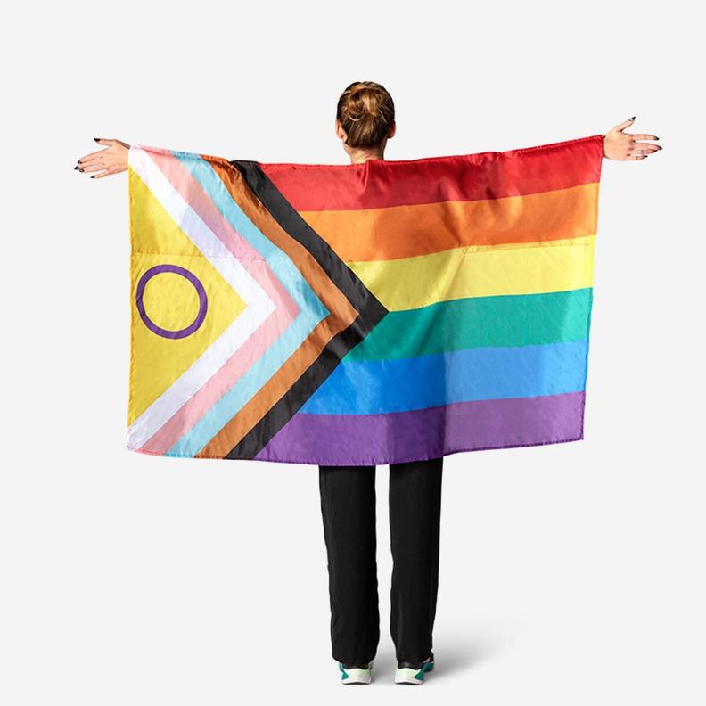 Tilbud: Pride flaggkappe. 150 x 90 cm kr 70 på Flying Tiger Copenhagen