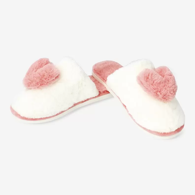 Tilbud: Slippers with big plush hearts - 36/38 kr 130 på Flying Tiger Copenhagen