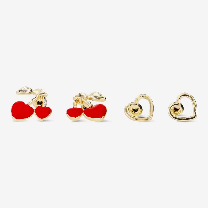 Tilbud: Set of cherry and heart ear studs - 2 pcs kr 25 på Flying Tiger Copenhagen