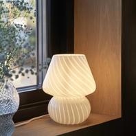Tilbud: Amanita bordlampe Hvit kr 299 på Lampehuset