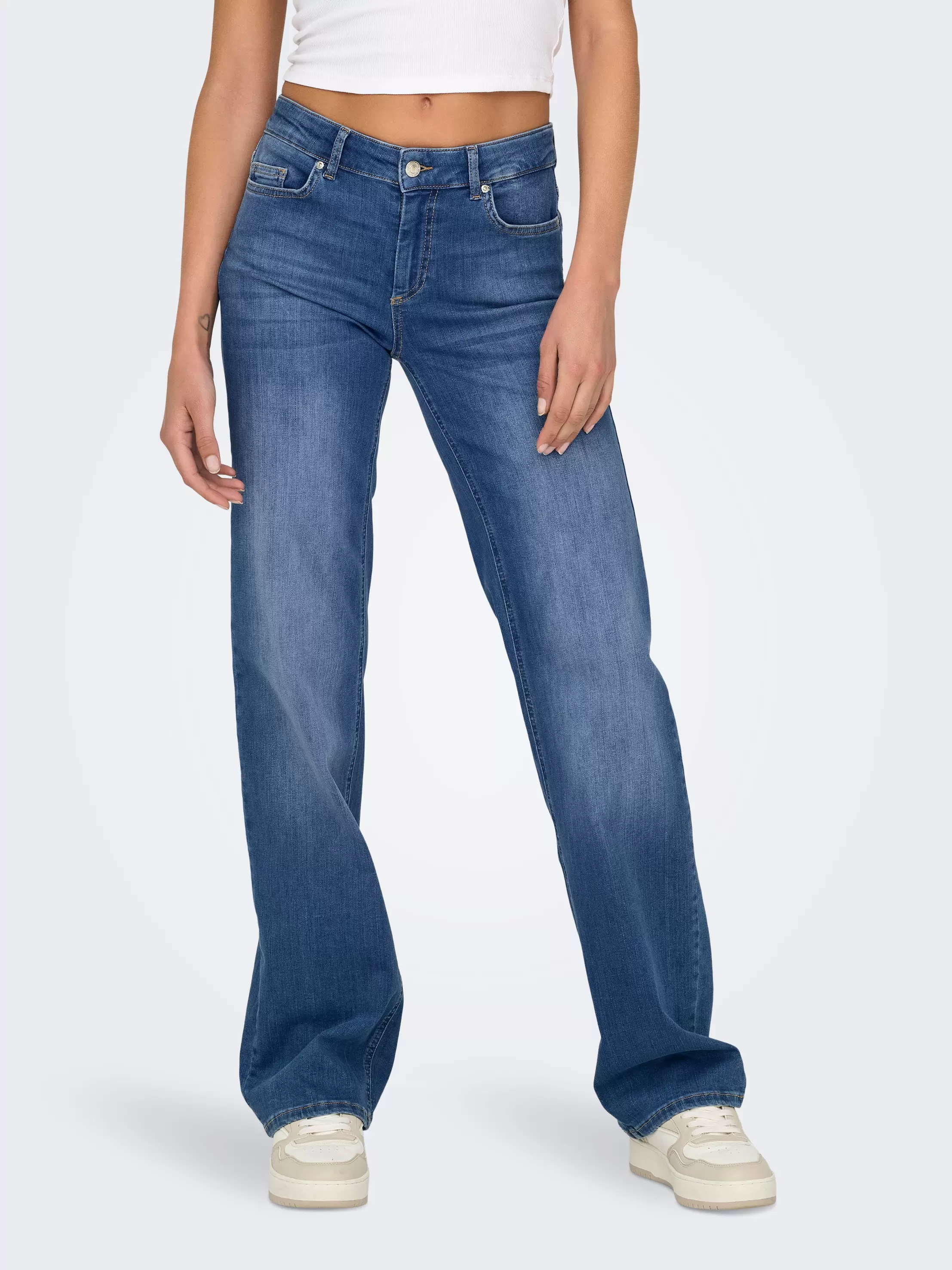 Tilbud: ONLBLUSH Middels høy midje Straight Fit Jeans kr 599,95 på ONLY