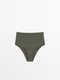 Tilbud: Bikinibukse med høy skjæring over hoften og struktur kr 499 på Massimo Dutti