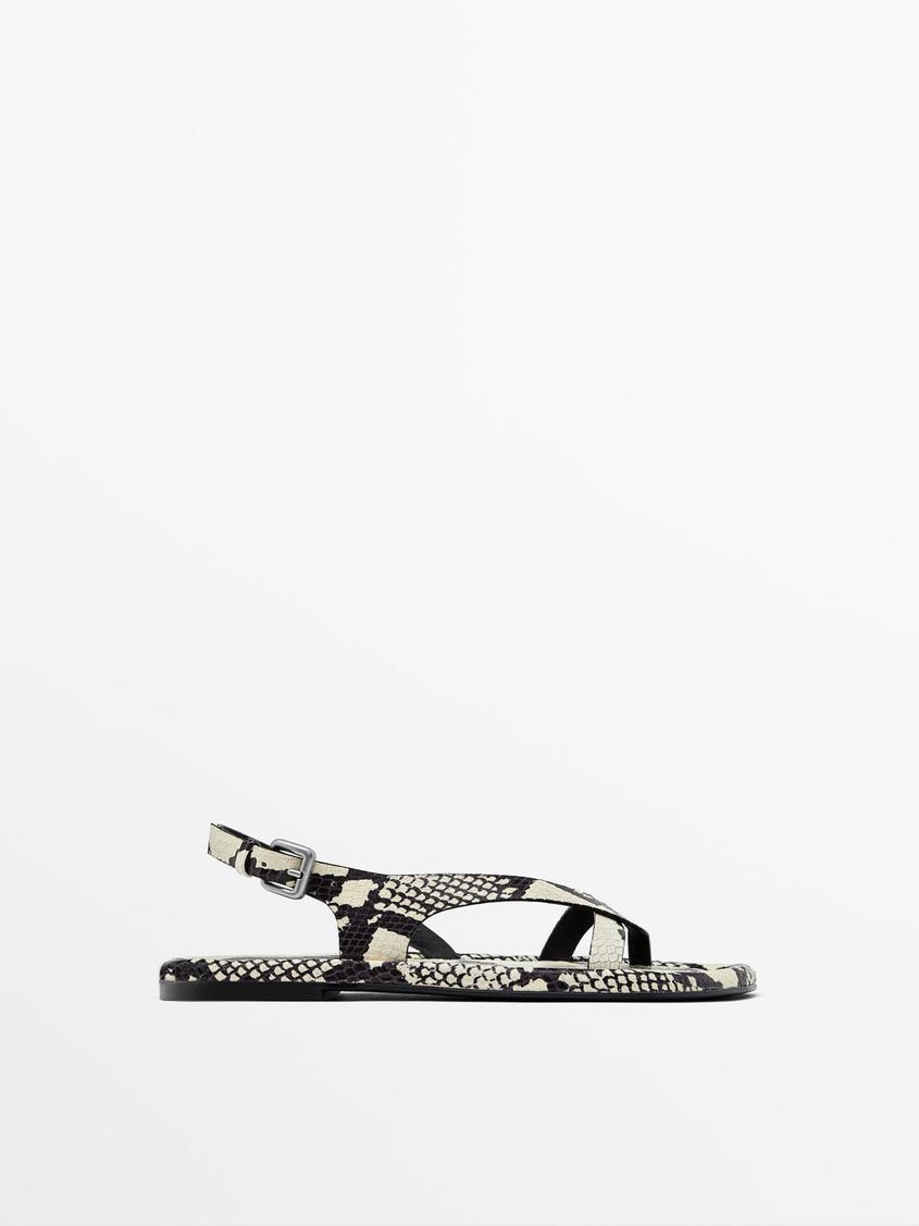 Tilbud: Vatterte, flate sandaler kr 1399 på Massimo Dutti