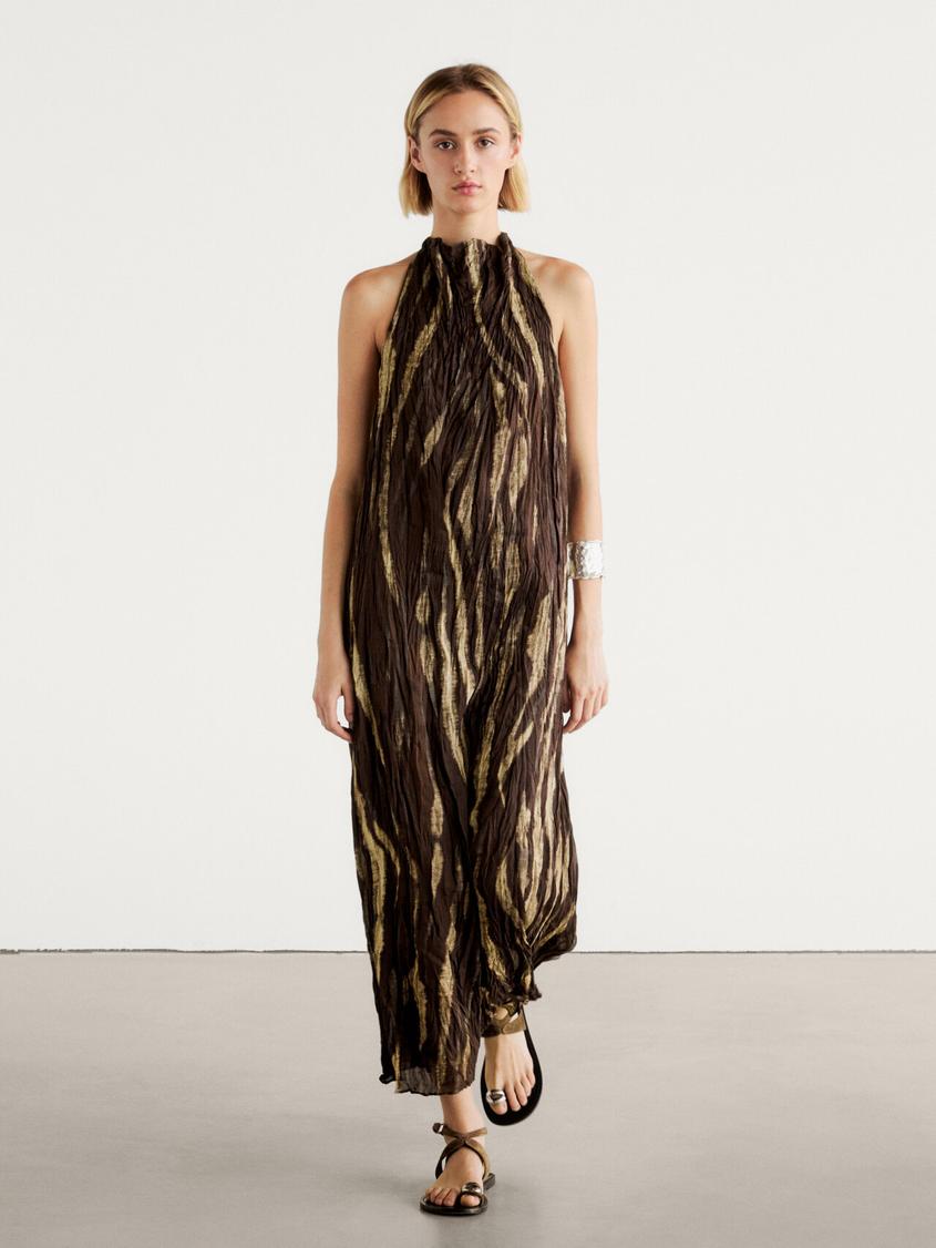 Tilbud: Halterneck-kjole i ramiblanding og med mønster kr 1999 på Massimo Dutti