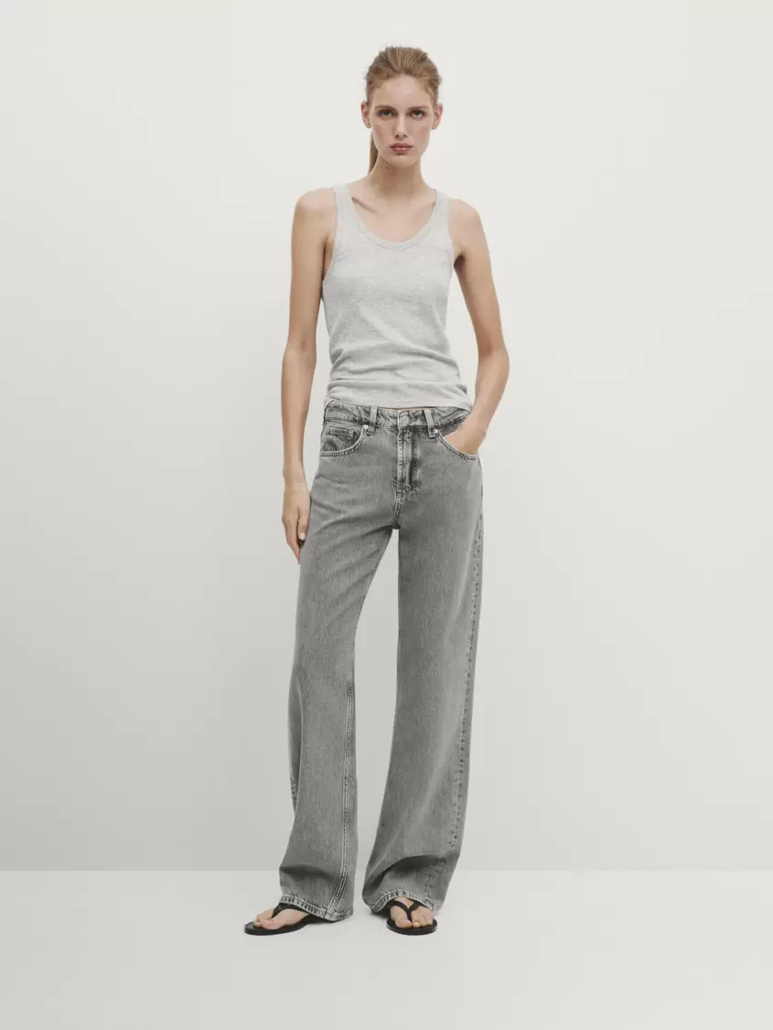 Tilbud: Jeans i full lengde og med mellomhøyt liv og vide ben kr 799 på Massimo Dutti