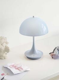 Tilbud: Panthella 160 oppladbar bordlampe - pale blue akryl IP44 kr 3560 på Christiania Belysning
