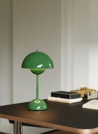 Tilbud: Flowerpot VP9 oppladbar bordlampe H30 - signalgrønn kr 1695 på Christiania Belysning